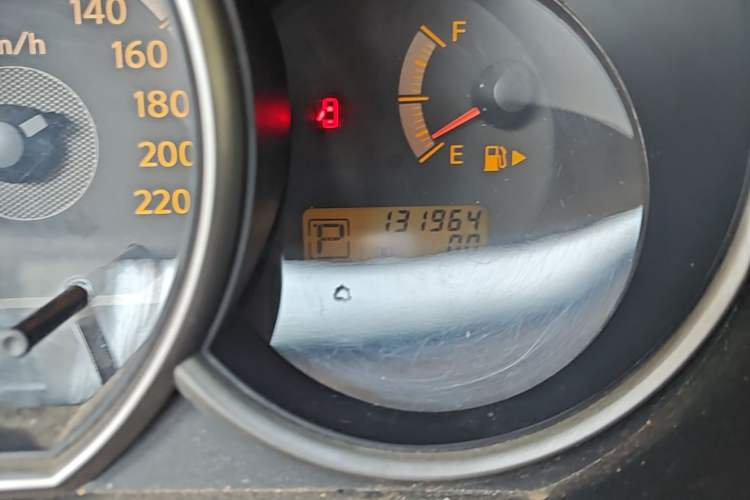 Used Nissan Livina 2010 Jingyue Edition 1.6L Automatic All-in-One Model Odometer Close Up