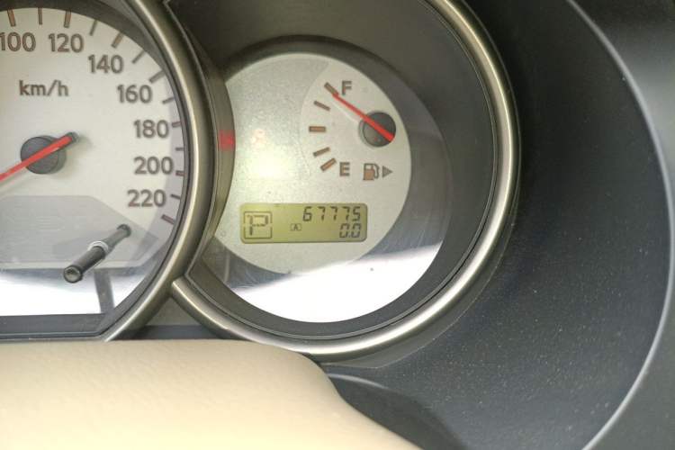 Used Nissan Livina 2010 Jingyue Edition 1.6L Automatic All-in-One Model Odometer Close Up