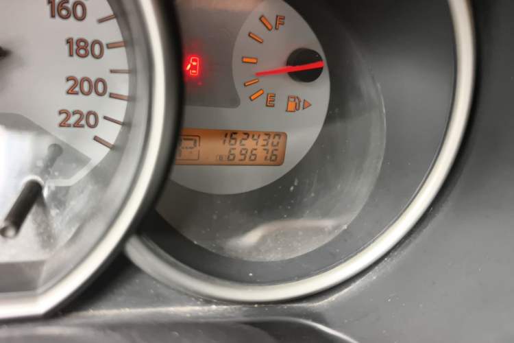 Used Nissan Livina 2010 JINRUI Edition 1.6L Automatic Standard Model Odometer Close Up