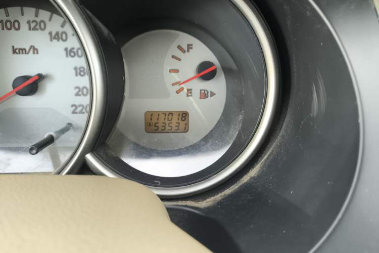 Used Nissan Livina 2010 Jingyue Edition 1.6L Manual All-Around Model Odometer Close Up