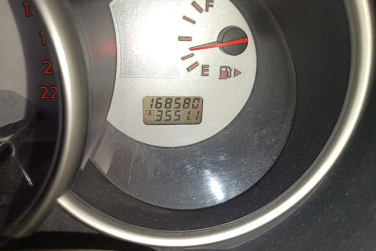 Used Nissan Livina 2010 Jingyue Edition 1.6L Manual All-Around Model Odometer Close Up