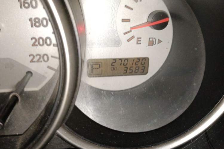 Used Nissan Livina 2010 Jingyue Edition 1.6L Automatic All-in-One Model Odometer Close Up