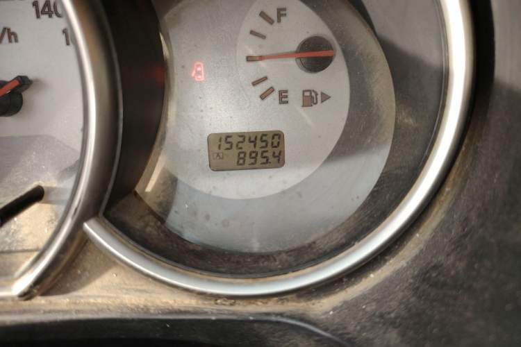 Used Nissan Livina 2010 Jingrui Edition 1.6L Manual Standard Model Odometer Close Up