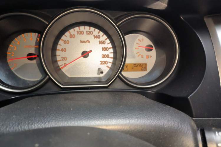 Used Nissan Livina 2010 Jingrui Edition 1.6L Automatic Smart Model Odometer Close Up