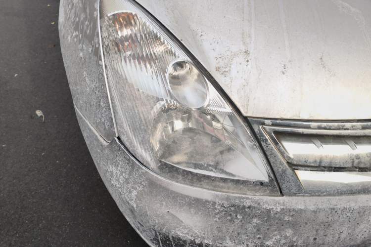 Used Nissan Livina 2010 Jingyue Edition 1.6L Manual All-Around Model Right Front Headlight