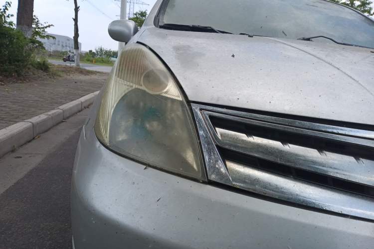 Used Nissan Livina 2010 Jingyue Edition 1.6L Automatic XuanNeng Model Right Front Headlight
