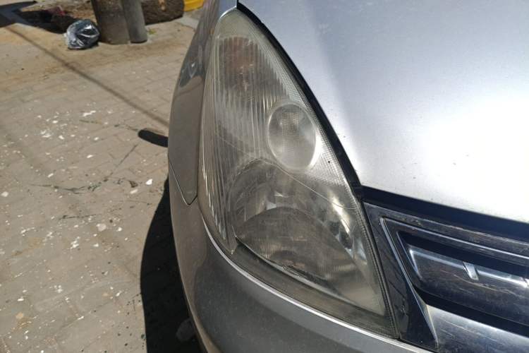 Used Nissan Livina 2010 Jingyue Edition 1.6L Automatic All-in-One Model Right Front Headlight