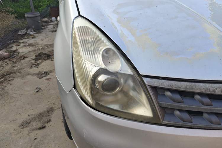 Used Nissan Livina 2010 Jingyue Edition 1.6L Manual All-Around Model Right Front Headlight
