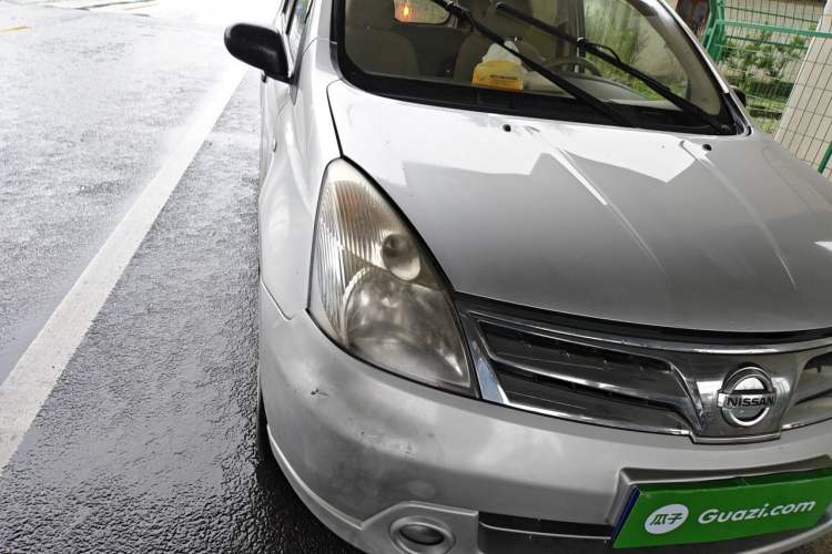 Used Nissan Livina 2010 Jingyue Edition 1.6L Manual All-Around Model Right Front Headlight
