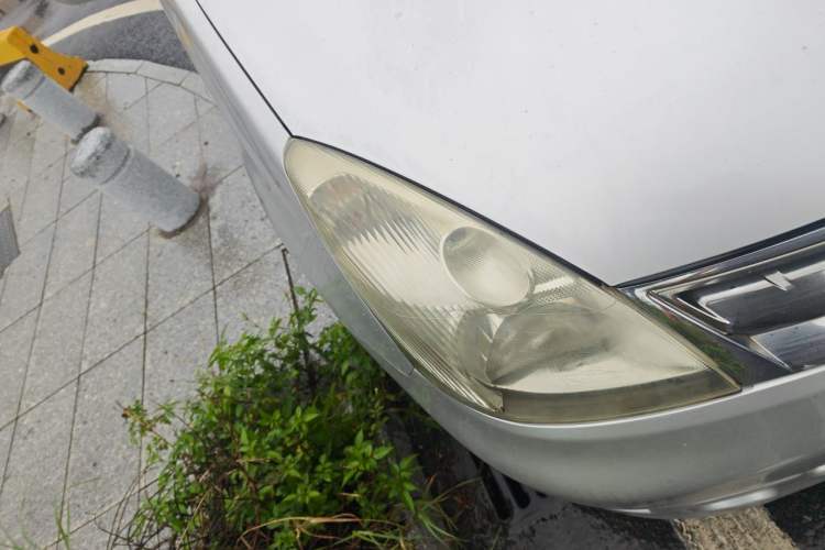 Used Nissan Livina 2010 Jingyue Edition 1.6L Automatic All-in-One Model Right Front Headlight