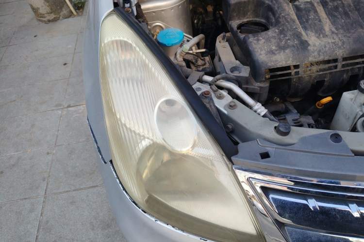 Used Nissan Livina 2010 Jingyue Edition 1.6L Automatic All-in-One Model Right Front Headlight