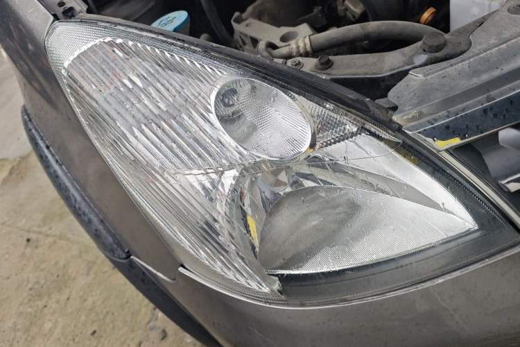 Used Nissan Livina 2010 Jingrui Edition 1.6L Manual Standard Model Right Front Headlight