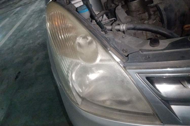 Used Nissan Livina 2010 Jingyue Edition 1.6L Automatic Supercharged Model Right Front Headlight