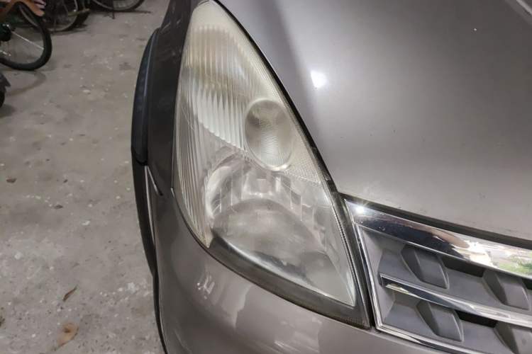 Used Nissan Livina 2010 JINRUI Edition 1.6L Automatic Standard Model Right Front Headlight
