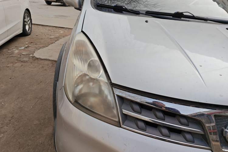 Used Nissan Livina 2010 JINRUI Edition 1.6L Automatic Standard Model Right Front Headlight