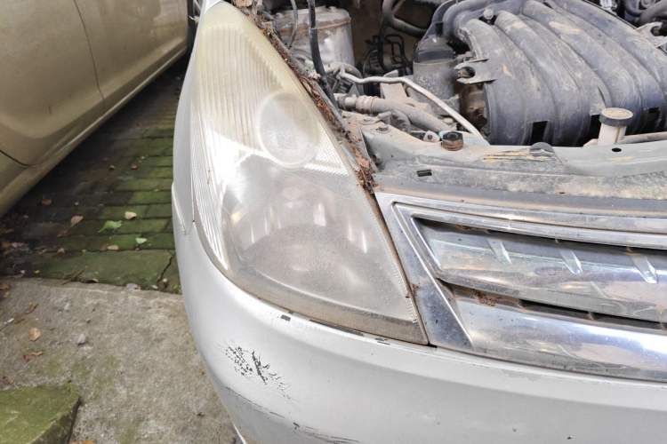 Used Nissan Livina 2010 Jingyue Edition 1.6L Automatic Supercharged Model Right Front Headlight