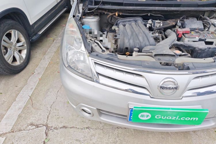 Used Nissan Livina 2010 Jingyue Edition 1.6L Manual All-Around Model Right Front Headlight