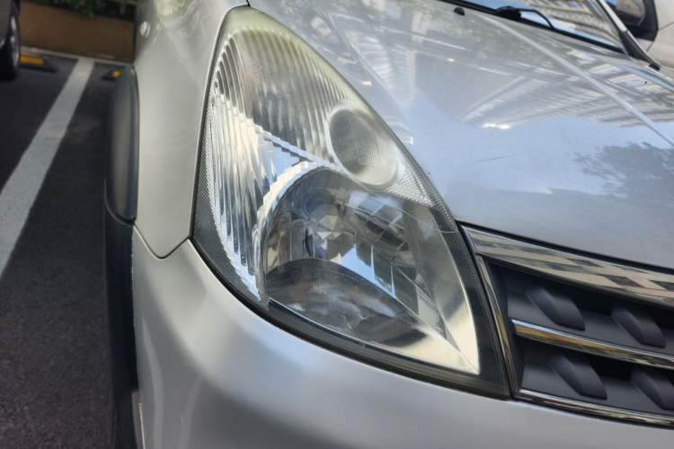 Used Nissan Livina 2010 JINRUI Edition 1.6L Automatic Standard Model Right Front Headlight