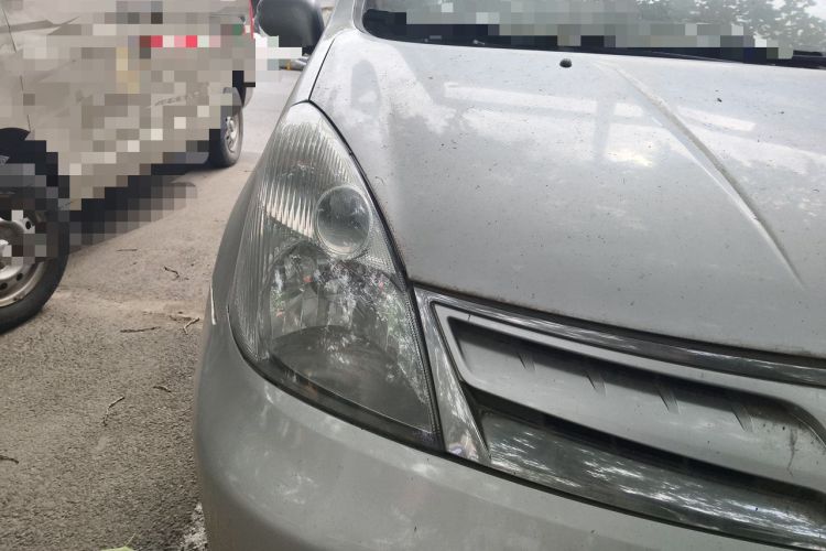 Used Nissan Livina 2010 Jingyue Edition 1.6L Manual All-Around Model Right Front Headlight