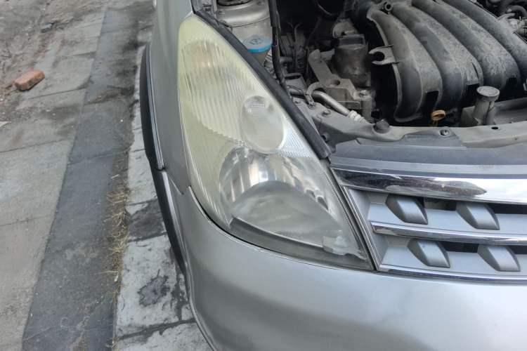 Used Nissan Livina 2010 Jingrui Edition 1.6L Manual Standard Model Right Front Headlight
