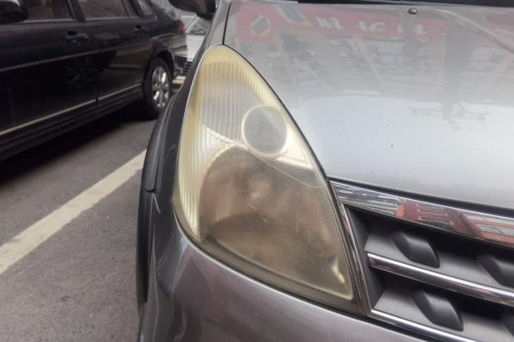 Used Nissan Livina 2010 Jingrui Edition 1.6L Automatic Smart Model Right Front Headlight