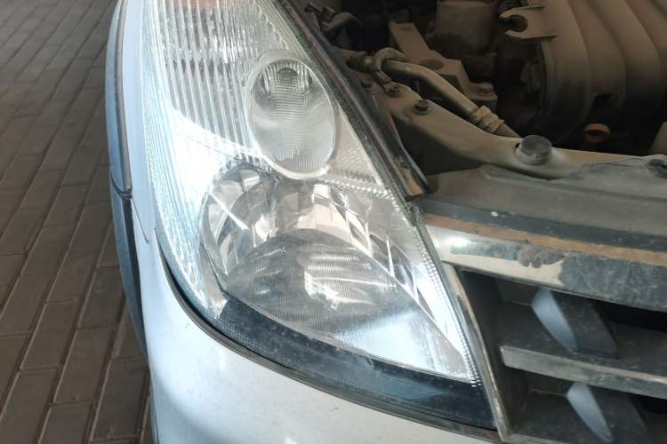 Used Nissan Livina 2010 Jingrui Edition 1.6L Automatic Smart Model Right Front Headlight