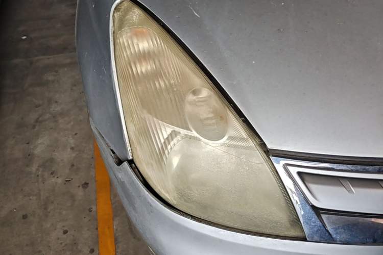 Used Nissan Livina 2010 Jingyue Edition 1.6L Automatic Supercharged Model Right Front Headlight