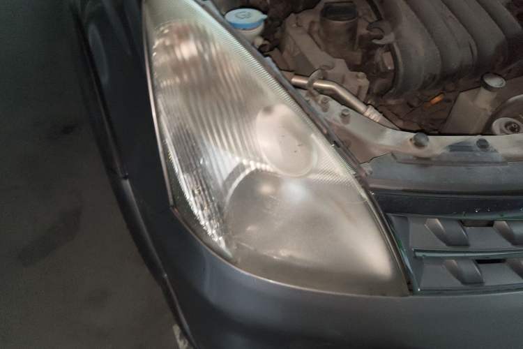 Used Nissan Livina 2010 Jingrui Edition 1.6L Manual Standard Model Right Front Headlight
