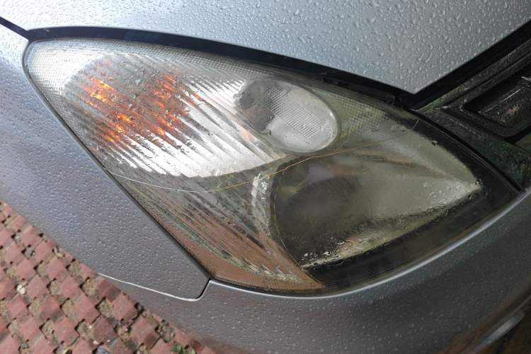 Used Nissan Livina 2010 Jingyue Edition 1.6L Manual Supercharged Model Right Front Headlight