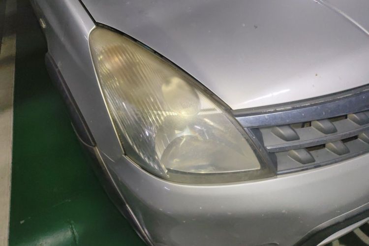 Used Nissan Livina 2010 Jingyue Edition 1.6L Automatic All-in-One Model Right Front Headlight