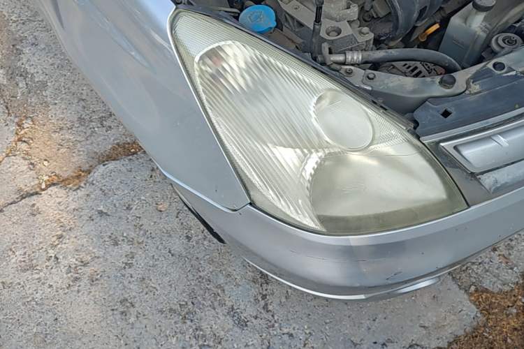 Used Nissan Livina 2010 Jingyue Edition 1.6L Automatic All-in-One Model Right Front Headlight