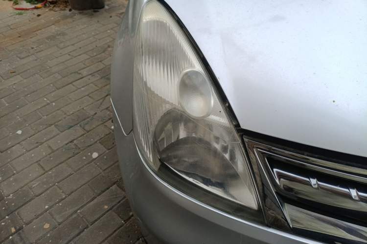 Used Nissan Livina 2010 Jingyue Edition 1.6L Automatic All-in-One Model Right Front Headlight