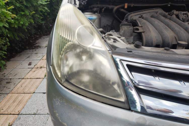 Used Nissan Livina 2010 Jingyue Edition 1.6L Manual All-Around Model Right Front Headlight