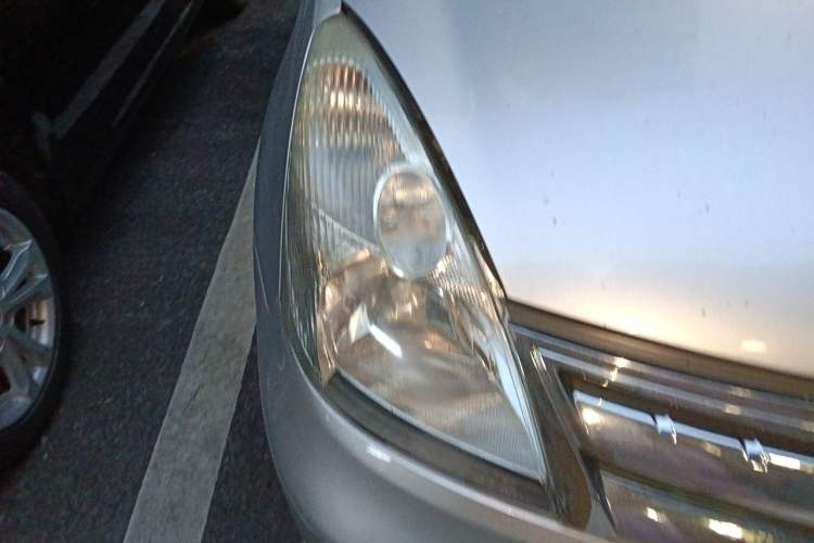 Used Nissan Livina 2010 Jingyue Edition 1.6L Automatic All-in-One Model Right Front Headlight