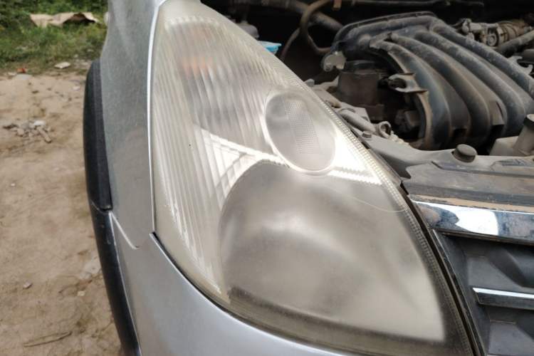 Used Nissan Livina 2010 Jingrui Edition 1.6L Manual Standard Model Right Front Headlight