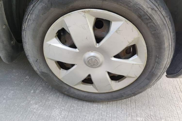 Used Nissan Livina 2010 Jingyue Edition 1.6L Manual All-Around Model Right Front Wheel Hub