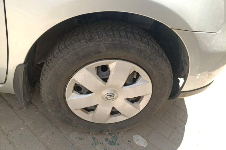 Used Nissan Livina 2010 Jingyue Edition 1.6L Automatic All-in-One Model Right Front Wheel Hub