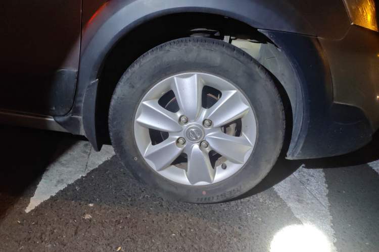 Used Nissan Livina 2010 Jingrui Edition 1.6L Manual Standard Model Right Front Wheel Hub