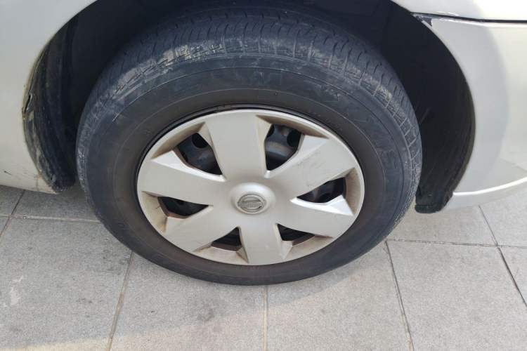 Used Nissan Livina 2010 Jingyue Edition 1.6L Automatic All-in-One Model Right Front Wheel Hub