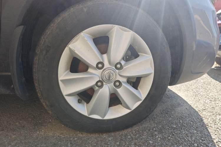Used Nissan Livina 2010 JINRUI Edition 1.6L Automatic Standard Model Right Front Wheel Hub