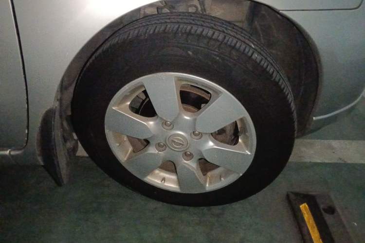 Used Nissan Livina 2010 Jingyue Edition 1.6L Automatic Supercharged Model Right Front Wheel Hub
