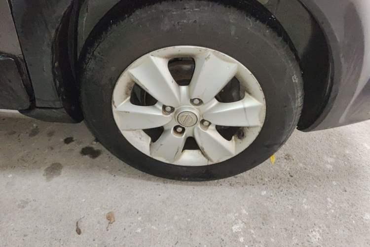 Used Nissan Livina 2010 JINRUI Edition 1.6L Automatic Standard Model Right Front Wheel Hub