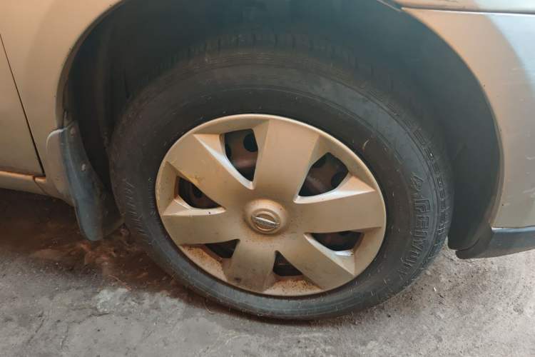 Used Nissan Livina 2010 Jingyue Edition 1.6L Manual All-Around Model Right Front Wheel Hub