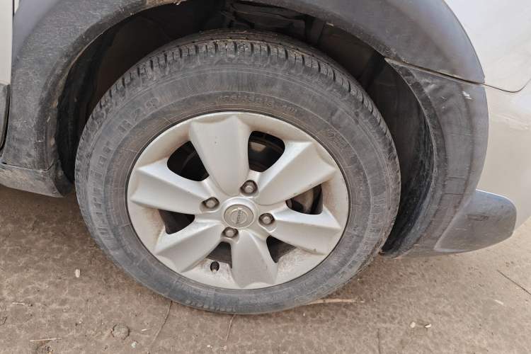Used Nissan Livina 2010 JINRUI Edition 1.6L Automatic Standard Model Right Front Wheel Hub