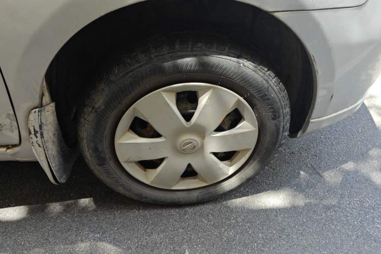 Used Nissan Livina 2010 Jingyue Edition 1.6L Manual All-Around Model Right Front Wheel Hub