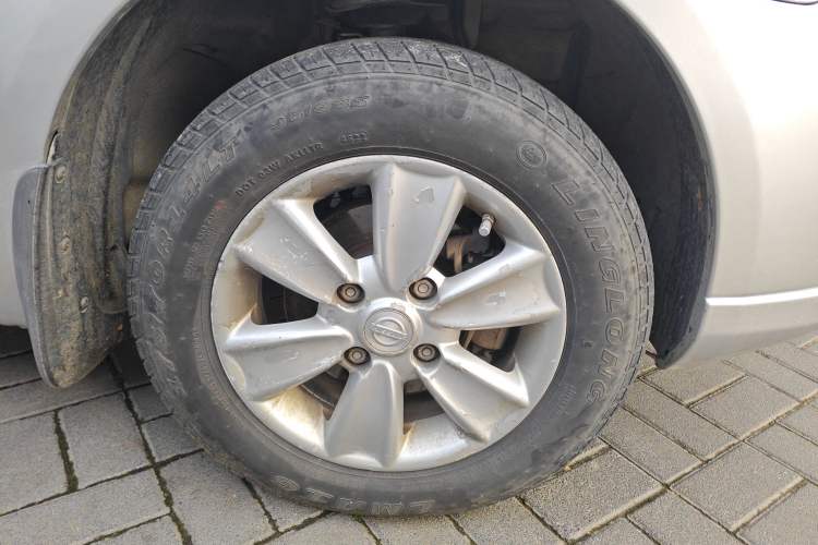 Used Nissan Livina 2010 Jingyue Edition 1.6L Manual All-Around Model Right Front Wheel Hub