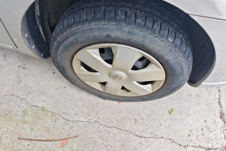 Used Nissan Livina 2010 Jingyue Edition 1.6L Manual All-Around Model Right Front Wheel Hub