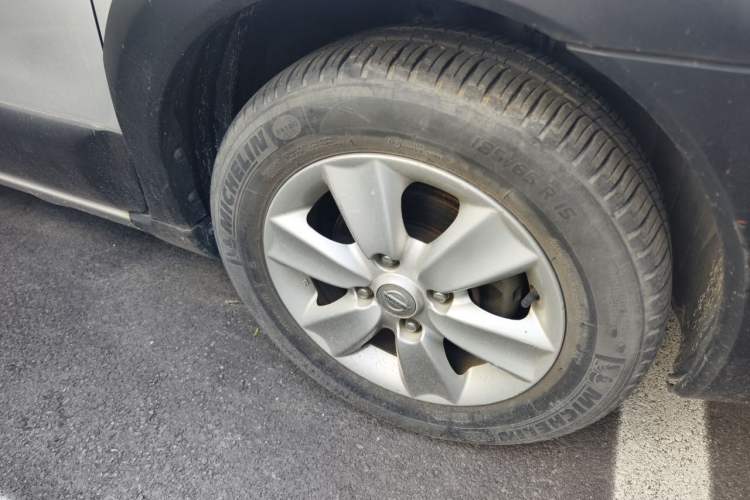 Used Nissan Livina 2010 JINRUI Edition 1.6L Automatic Standard Model Right Front Wheel Hub