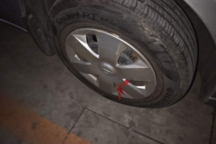 Used Nissan Livina 2010 Jingyue Edition 1.6L Manual All-Around Model Right Front Wheel Hub