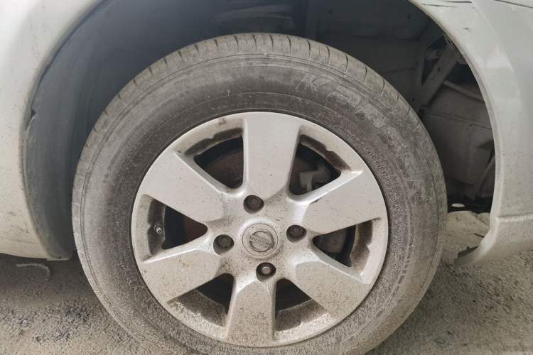 Used Nissan Livina 2010 Jingyue Edition 1.6L Manual All-Around Model Right Front Wheel Hub